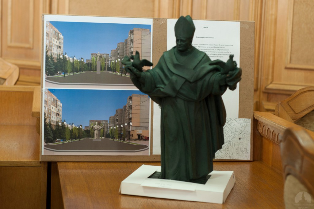 Пам'ятник Івану Павлу II в Івано-Франківську