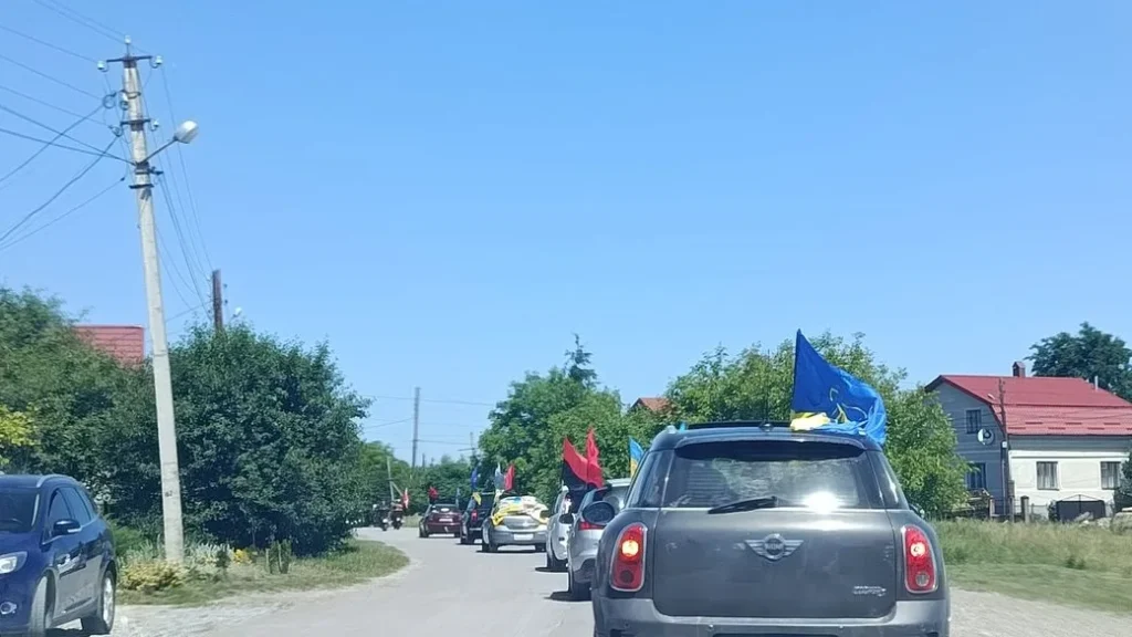 У Рогатині провели автопробіг на підтримку полонених