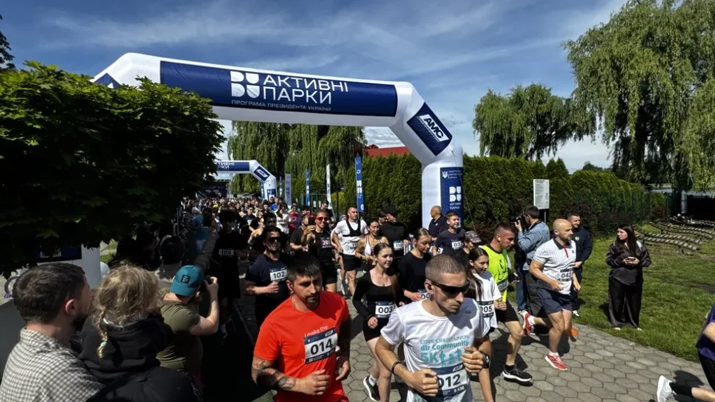 В Івано-Франківську провели масовий забіг для дітей і дорослих