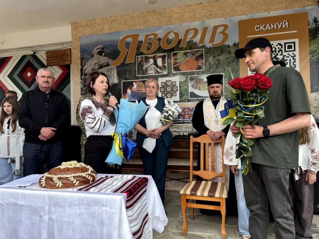 На Косівщині зустріли звільненого з полону Івана Мицканюка