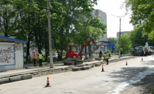 У Калуші облаштовують безбар’єрний маршрут до поліклініки