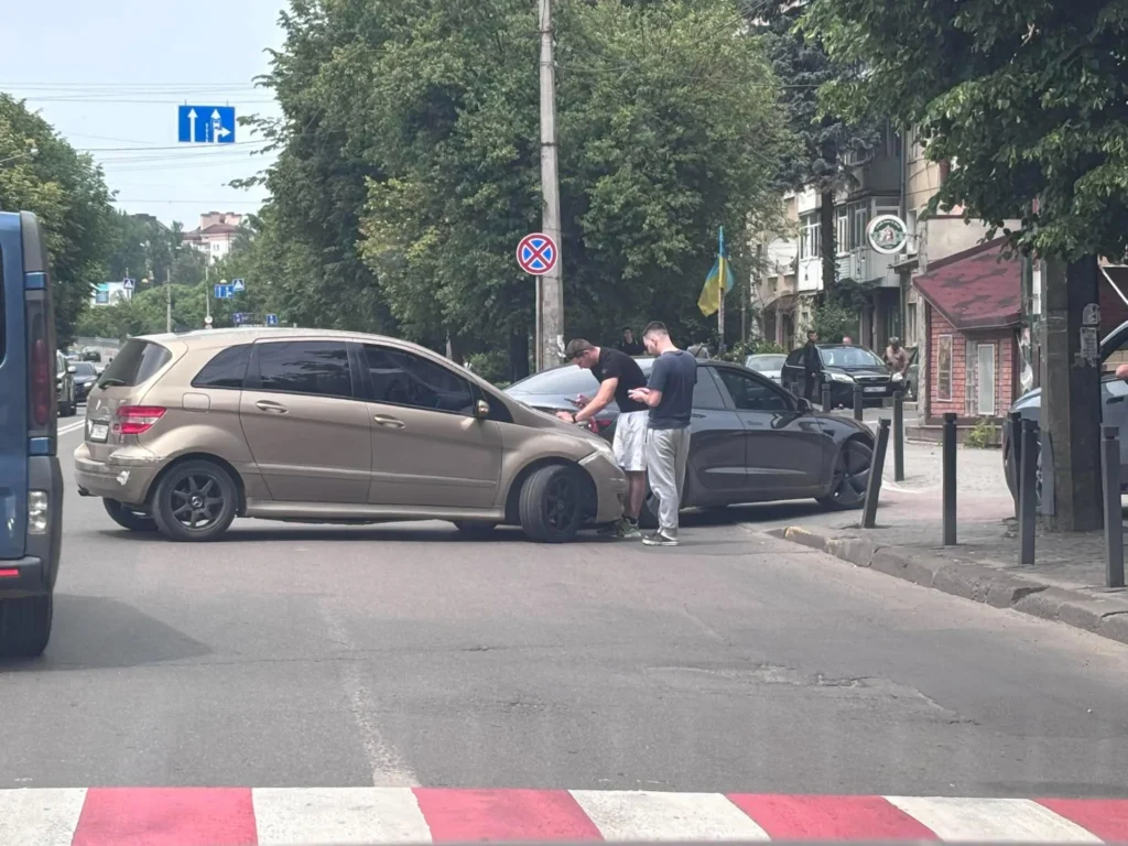 В Івано-Франківську на Галицькій утворився затор до Пасічної
