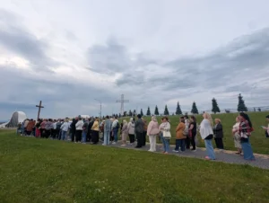 На Прикарпатті матері здійснили прощу до Старуні