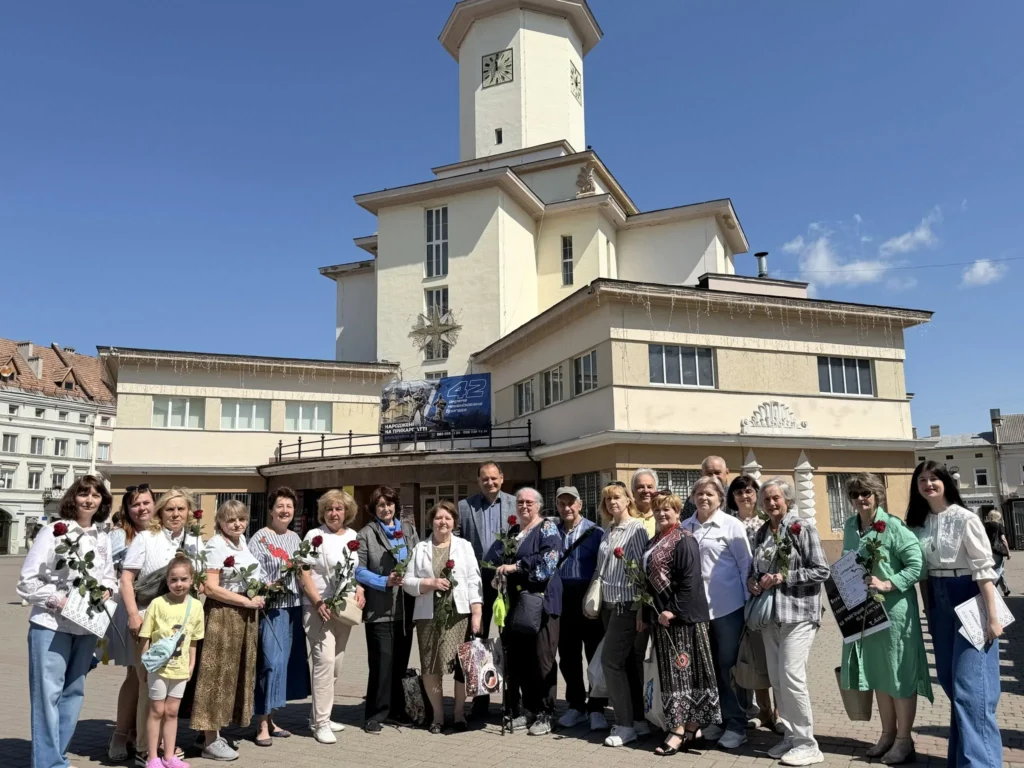 У Франківську випускникам мовних курсів вручили сертифікати