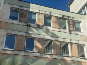 У Франківську відновлюють медзаклади після атаки дронів