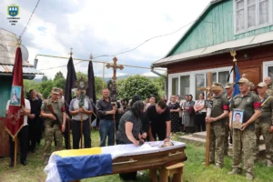 На Прикарпатті попрощалися з ветераном Василем Битківським