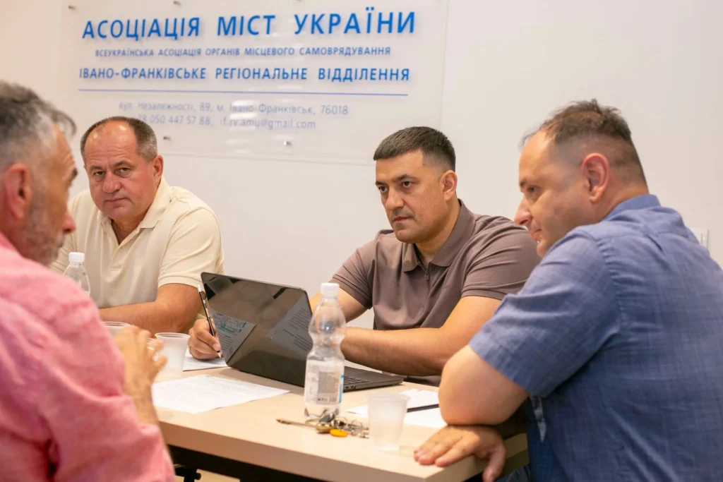 На Прикарпатті громади заявили про тиск і звернулися до влади та ЄС