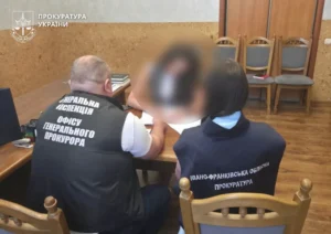 У Франківську прокурорці оголосили підозру через схему бронювання