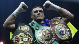 Олександр Усик оголосив про відмову від усіх чемпіонських поясів