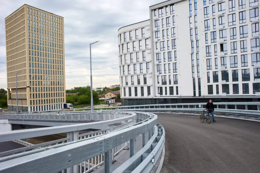 У Франківську завершують будівництво нового мосту