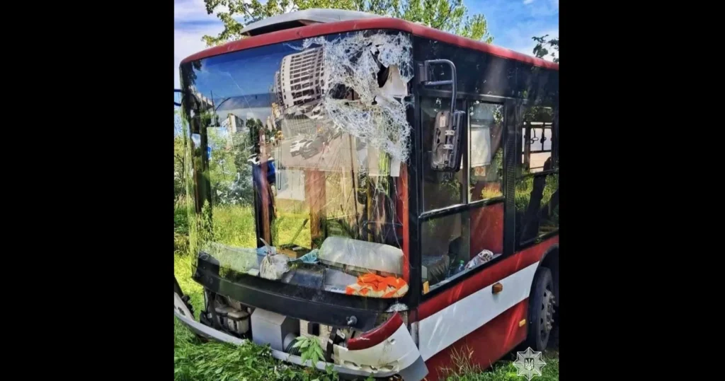 У Франківську поліція шукає чоловіка після ДТП з автобусом