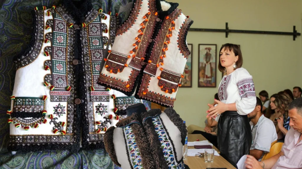 На Прикарпатті майстриня відроджує традицію гуцульських кептарів