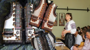 На Прикарпатті майстриня відроджує традицію гуцульських кептарів