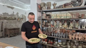 У Косові відродили фабрику та осучаснили кераміку