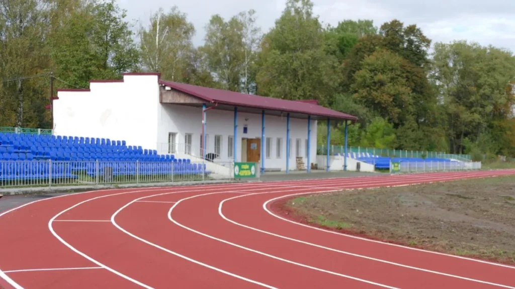 У Брошневі-Осаді готують до відкриття стадіон «Карпати»