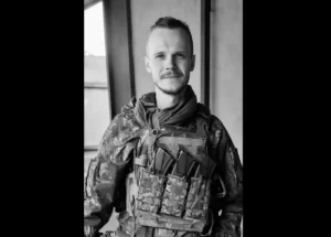 У Коломиї попрощаються із 26-річним воїном Максимом Попелюком