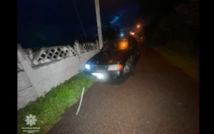 У Хриплині водій без прав врізався в опору і відмовився від огляду