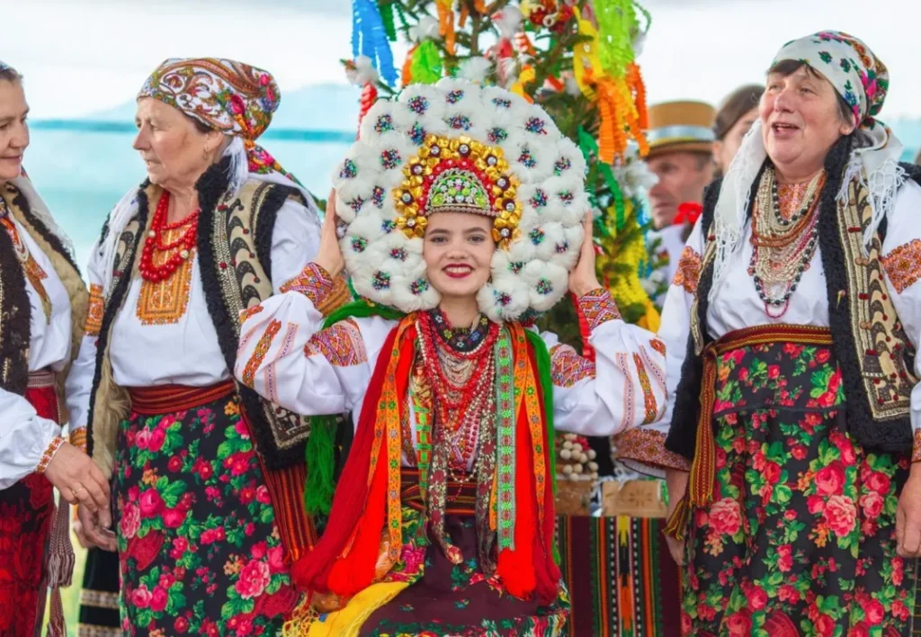 На Прикарпатті внесли пір’яний вінок до спадщини