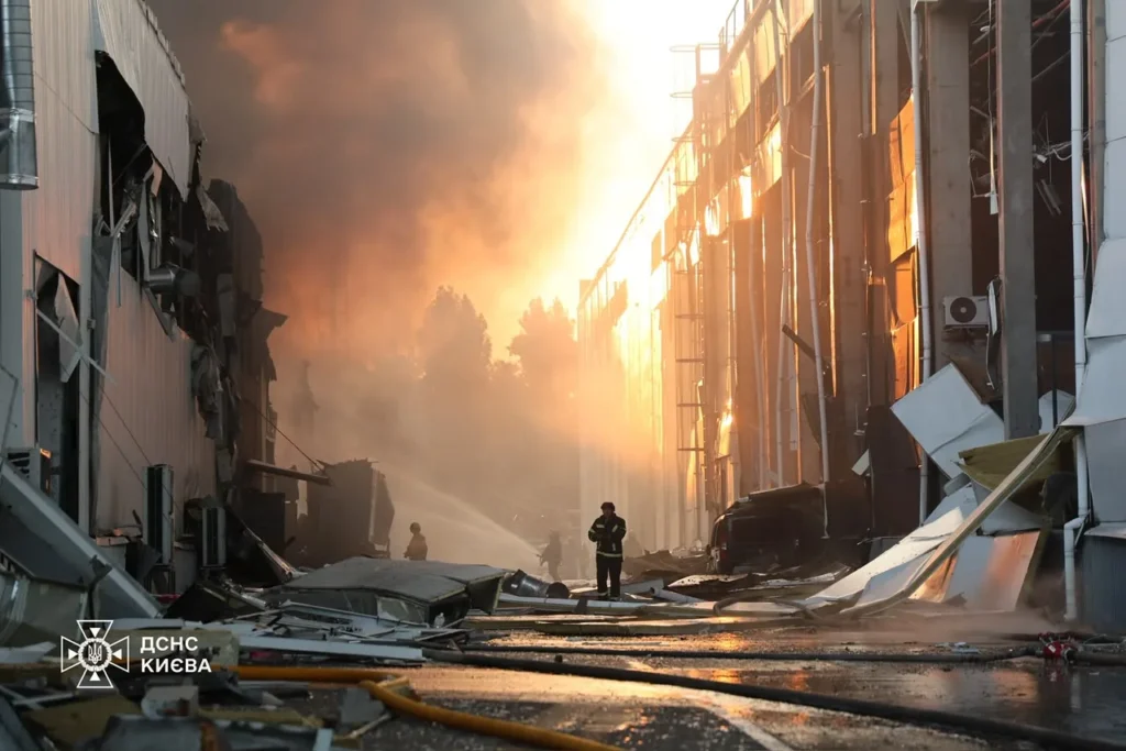 У Києві після нічного обстрілу загинули двоє, є поранені