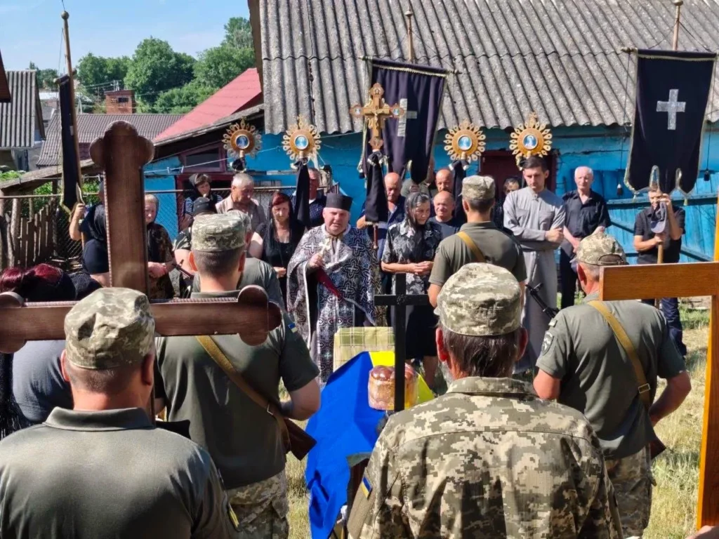 У Поточищі провели в останню путь ветерана Івана Микитюка
