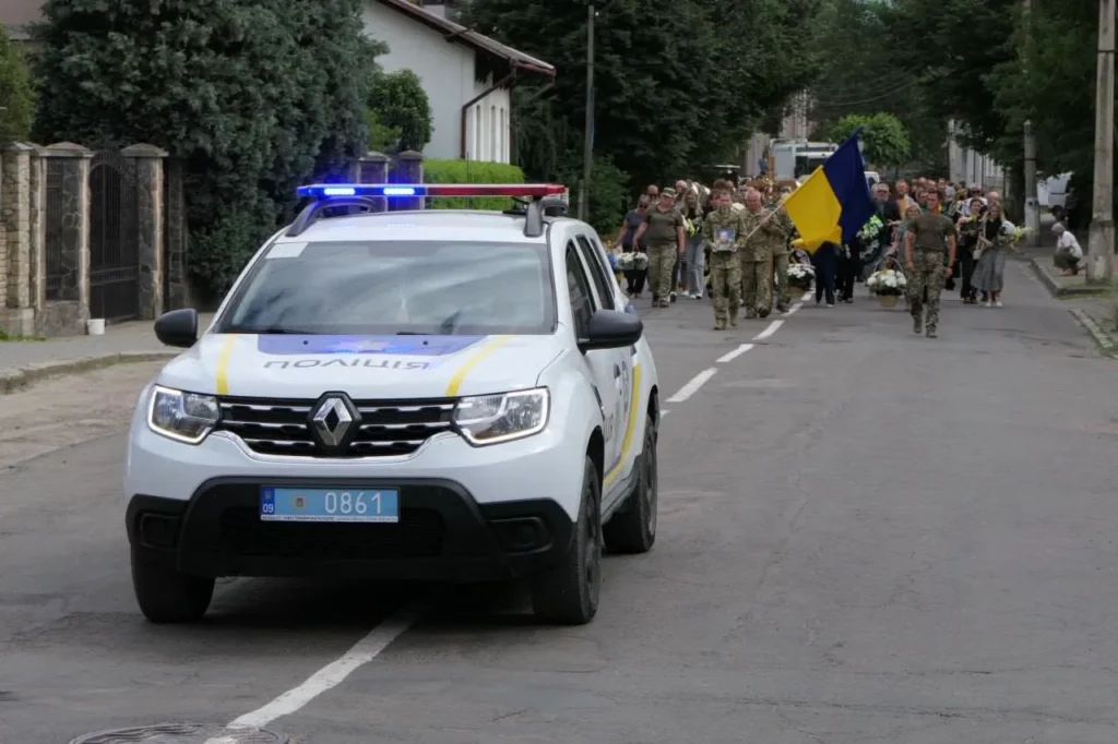 У Калуській громаді попрощалися з воїном Михайлом Небесним