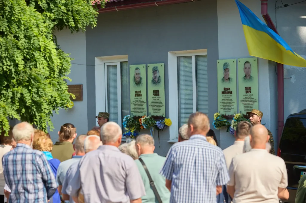 В Опришівцях відкрили дошку пам’яті воїну Андрію Літанюку