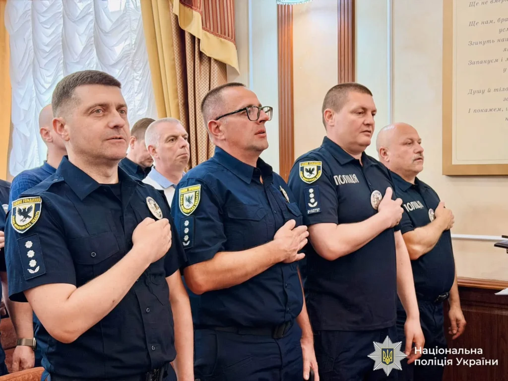 В Івано-Франківську нагородили поліцейських і передали авто