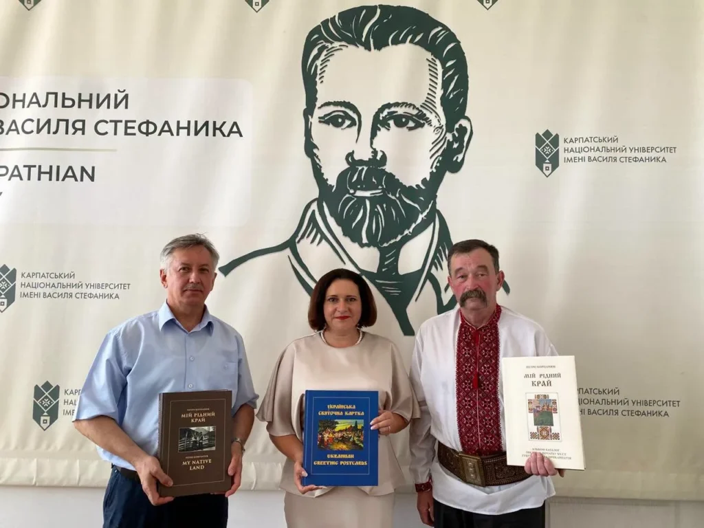 КНУ отримав унікальні видання про культурну спадщину України