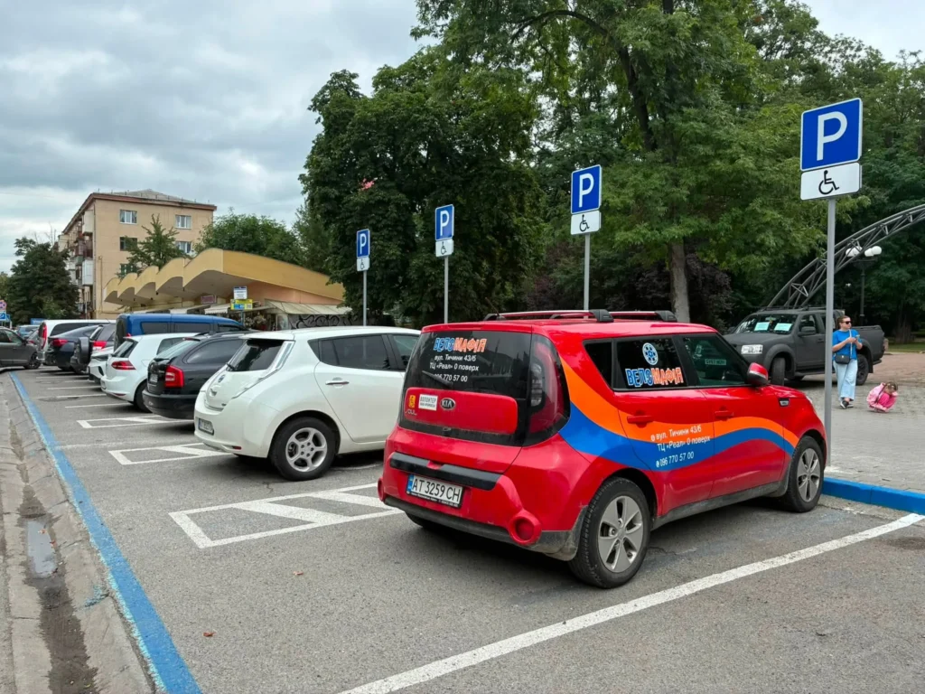 У Франківську пояснили правила паркування для людей з інвалідністю