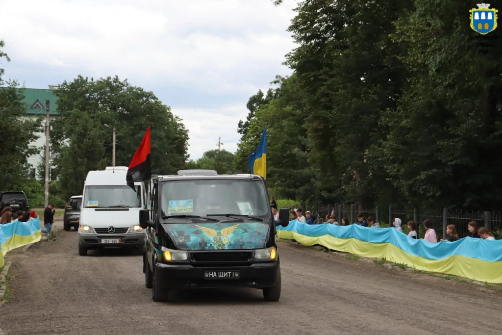 У Солотвинській громаді попрощалися з воїном Володимиром Винником