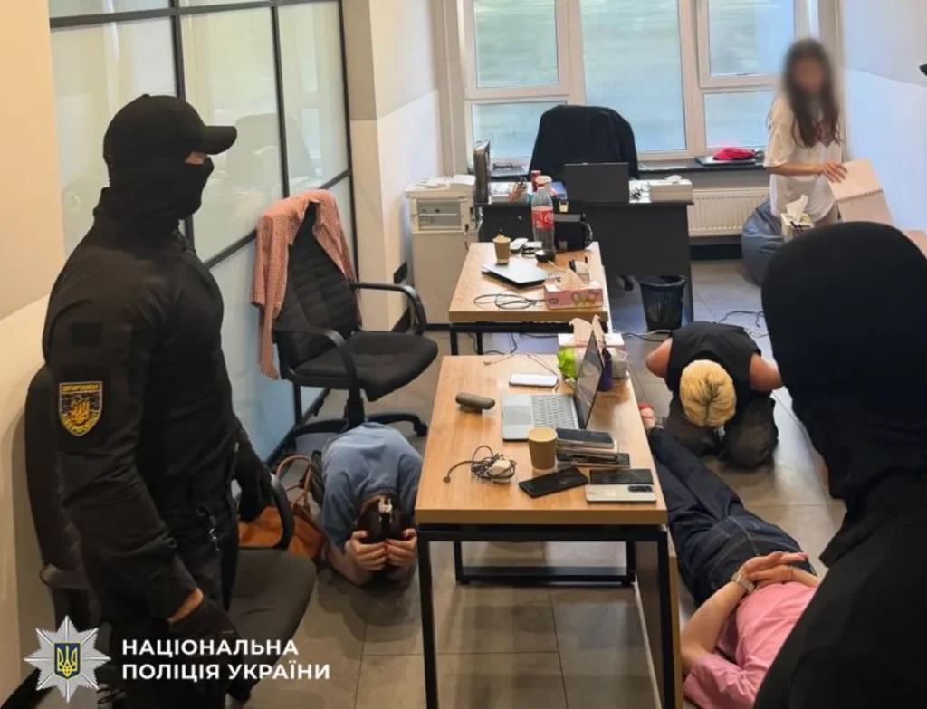 У Києві викрили кол-центр, що ошукав американців на $500 тис.