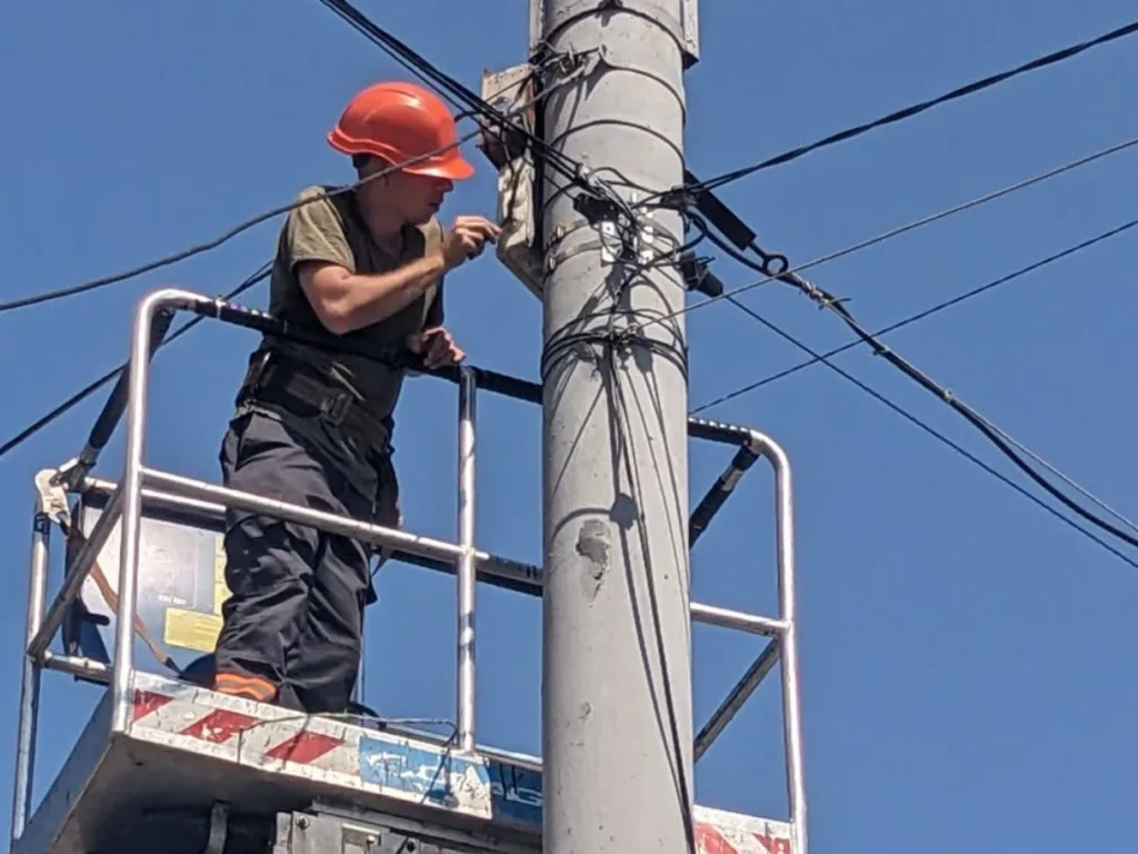 В Івано-Франківську оновили світлофори та вуличне освітлення